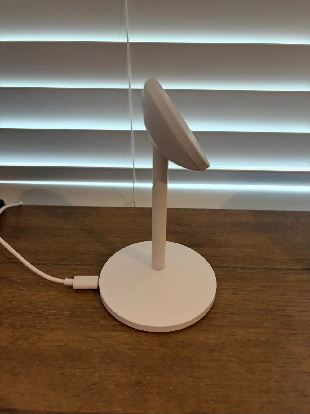 Anker MagGo Qi2 15W Magnetic Wireless Charger Stand White